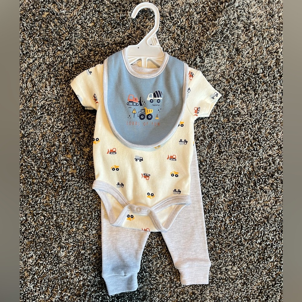 NWOT 0-3mo Baby Bodysuit and Bib Set with Vehicle Print